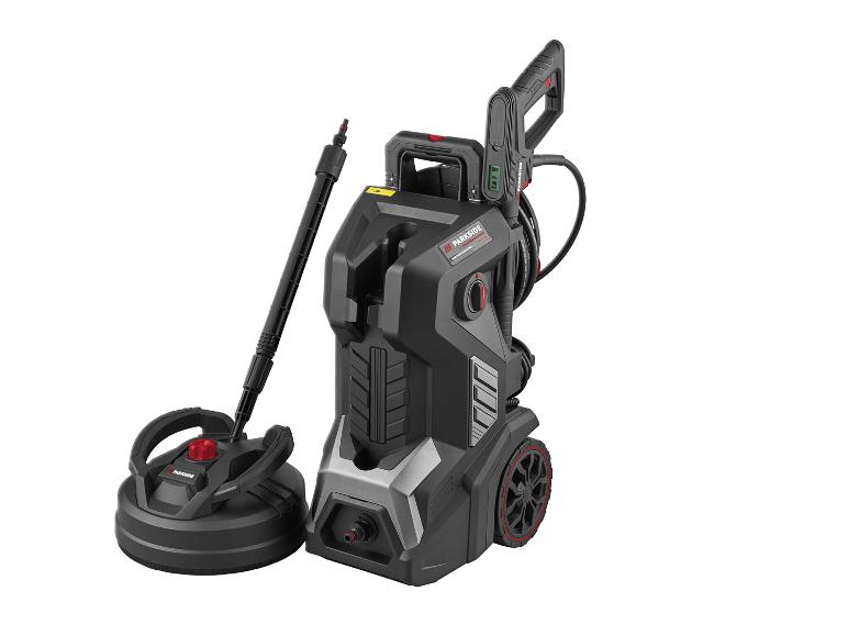 Un nettoyeur haute pression Parkside avec une brosse rotative.